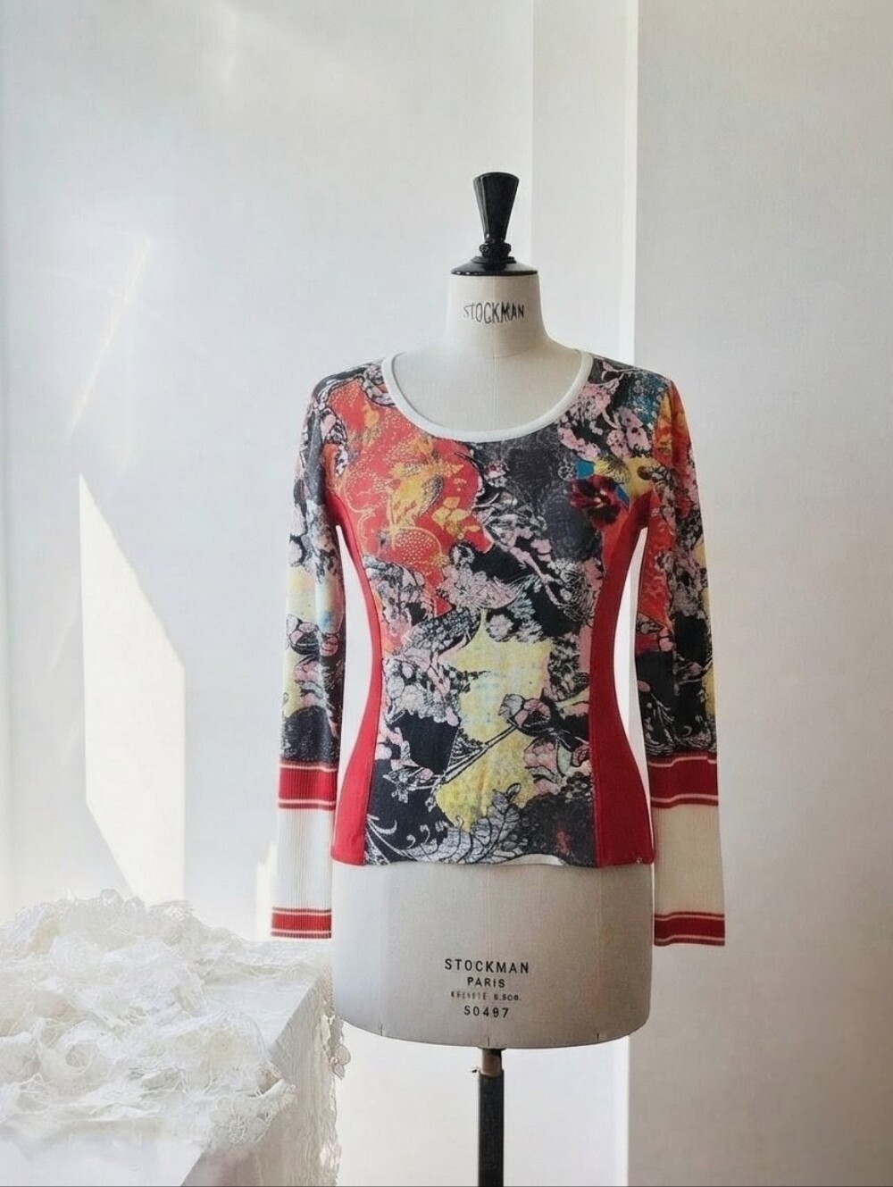 Vintage Women's Red Patterned Long-Sleeve Top